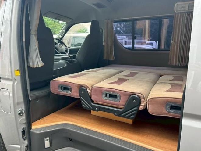 ハイエースワゴン 　キャンピングカー　ＥＴＣ　ナビ　スライドドア　ＡＴ　アルミホイール　エアコン　パワーウィンドウ　運転席エアバッグ 4WD 2700 4Dr