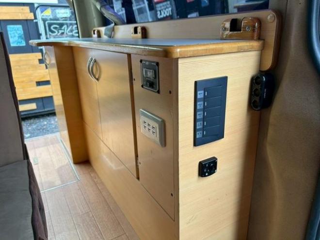 ハイエースワゴン 　キャンピングカー　ＥＴＣ　ナビ　スライドドア　ＡＴ　アルミホイール　エアコン　パワーウィンドウ　運転席エアバッグ 4WD 2700 4Dr