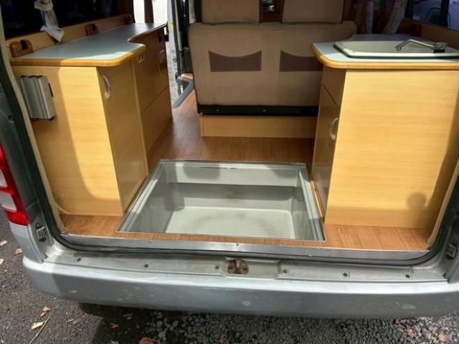 ハイエースワゴン 　キャンピングカー　ＥＴＣ　ナビ　スライドドア　ＡＴ　アルミホイール　エアコン　パワーウィンドウ　運転席エアバッグ 4WD 2700 4Dr