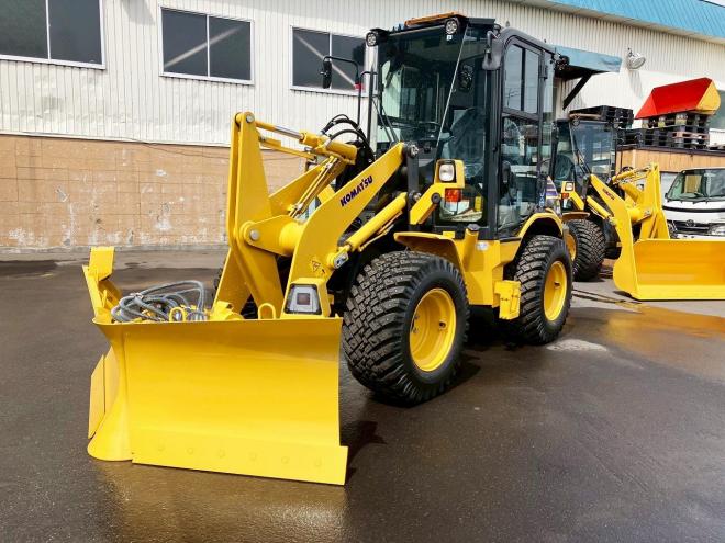 ホイールローダコマツ　未使用　WA40-8　マルチプラウ仕様