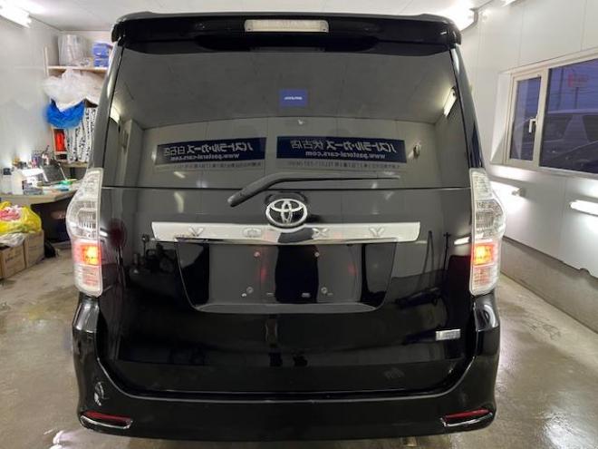 ヴォクシーＺＳ　キラメキⅡ　禁煙車　ＷＡＫＯＳバリアスコーティング済　純正１６インチＡＷ　社外１５ＡＷ＋スタッドレスタイヤ付　両側パワースライドドア　カロッツェリアナビ（フルセグ地デジ　ＤＶＤ再生　Ｂｌｕｅｔｏｏｔｈ　ミュージックサーバー）＋バックカメラ　アルパイン製１０．１リアフリップダウンモニター　ＰＵＳＨスタート　スマートキー　パドルシフト　ＨＩＤヘッドライト　タイミングチェーン　ＥＴＣ 4WD 2000 5Dr