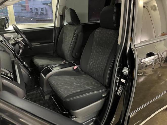 ヴォクシーＺＳ　キラメキⅡ　禁煙車　ＷＡＫＯＳバリアスコーティング済　純正１６インチＡＷ　社外１５ＡＷ＋スタッドレスタイヤ付　両側パワースライドドア　カロッツェリアナビ（フルセグ地デジ　ＤＶＤ再生　Ｂｌｕｅｔｏｏｔｈ　ミュージックサーバー）＋バックカメラ　アルパイン製１０．１リアフリップダウンモニター　ＰＵＳＨスタート　スマートキー　パドルシフト　ＨＩＤヘッドライト　タイミングチェーン　ＥＴＣ 4WD 2000 5Dr