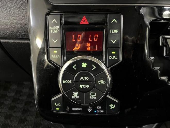 ヴォクシーＺＳ　キラメキⅡ　禁煙車　ＷＡＫＯＳバリアスコーティング済　純正１６インチＡＷ　社外１５ＡＷ＋スタッドレスタイヤ付　両側パワースライドドア　カロッツェリアナビ（フルセグ地デジ　ＤＶＤ再生　Ｂｌｕｅｔｏｏｔｈ　ミュージックサーバー）＋バックカメラ　アルパイン製１０．１リアフリップダウンモニター　ＰＵＳＨスタート　スマートキー　パドルシフト　ＨＩＤヘッドライト　タイミングチェーン　ＥＴＣ 4WD 2000 5Dr