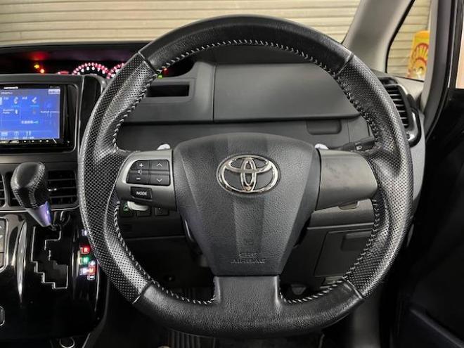 ヴォクシーＺＳ　キラメキⅡ　禁煙車　ＷＡＫＯＳバリアスコーティング済　純正１６インチＡＷ　社外１５ＡＷ＋スタッドレスタイヤ付　両側パワースライドドア　カロッツェリアナビ（フルセグ地デジ　ＤＶＤ再生　Ｂｌｕｅｔｏｏｔｈ　ミュージックサーバー）＋バックカメラ　アルパイン製１０．１リアフリップダウンモニター　ＰＵＳＨスタート　スマートキー　パドルシフト　ＨＩＤヘッドライト　タイミングチェーン　ＥＴＣ 4WD 2000 5Dr