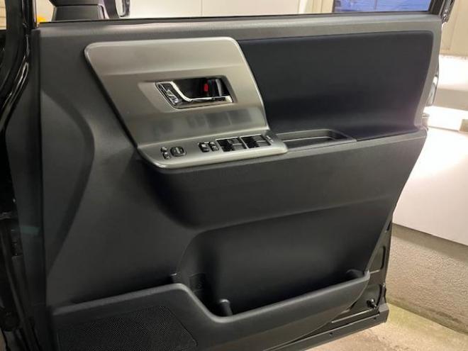 ヴォクシーＺＳ　キラメキⅡ　禁煙車　ＷＡＫＯＳバリアスコーティング済　純正１６インチＡＷ　社外１５ＡＷ＋スタッドレスタイヤ付　両側パワースライドドア　カロッツェリアナビ（フルセグ地デジ　ＤＶＤ再生　Ｂｌｕｅｔｏｏｔｈ　ミュージックサーバー）＋バックカメラ　アルパイン製１０．１リアフリップダウンモニター　ＰＵＳＨスタート　スマートキー　パドルシフト　ＨＩＤヘッドライト　タイミングチェーン　ＥＴＣ 4WD 2000 5Dr