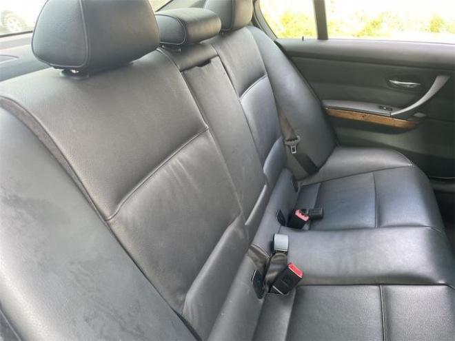 BMW３シリーズ ３２０ｉ　ハイラインパッケージ　ＦＲ車　アルミホイール　オートライト　ＨＩＤ　シートヒーター　ＡＴ　盗難防止システム　ＡＢＳ　ＣＤ　エアコン　パワーステアリング　パワーウィンドウ 2WD 2000 4Dr
