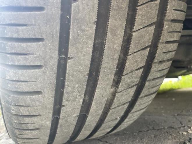 BMW３シリーズ ３２０ｉ　ハイラインパッケージ　ＦＲ車　アルミホイール　オートライト　ＨＩＤ　シートヒーター　ＡＴ　盗難防止システム　ＡＢＳ　ＣＤ　エアコン　パワーステアリング　パワーウィンドウ 2WD 2000 4Dr