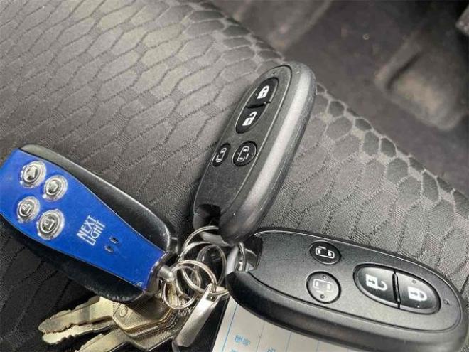 デリカD：2 カスタムハイブリッドＭＶ　４ＷＤ　バックカメラ　ＴＶ　両側電動スライドドア　オートクルーズコントロール　レーンアシスト　衝突被害軽減システム　アルミホイール　オートライト　ＬＥＤヘッドランプ　スマートキー　アイドリングストップ 4WD 1200 5Dr