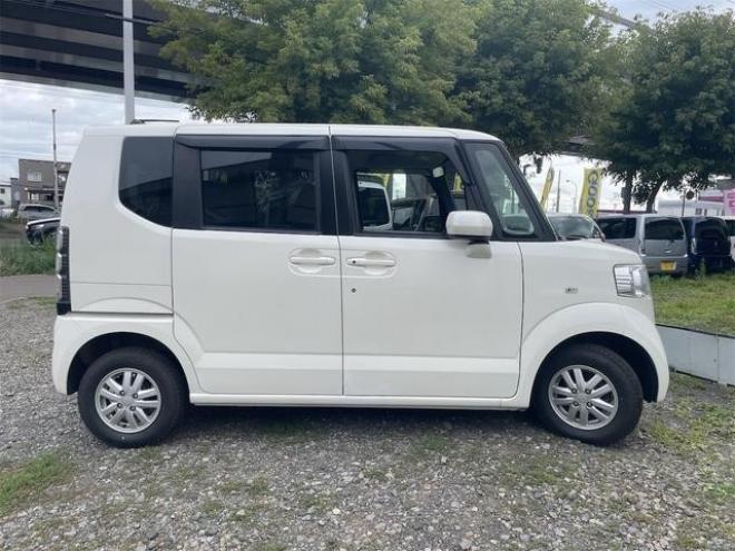 N-BOXＧ・Ｌパッケージ　４ＷＤ　ＥＴＣ　バックカメラ　両側スライド・片側電動　ナビ　ＴＶ　スマートキー　アイドリングストップ　ベンチシート　ＣＶＴ　盗難防止システム　ＡＢＳ　ＥＳＣ　アルミホイール　衝突安全ボディ　エアコン 4WD 660 5Dr