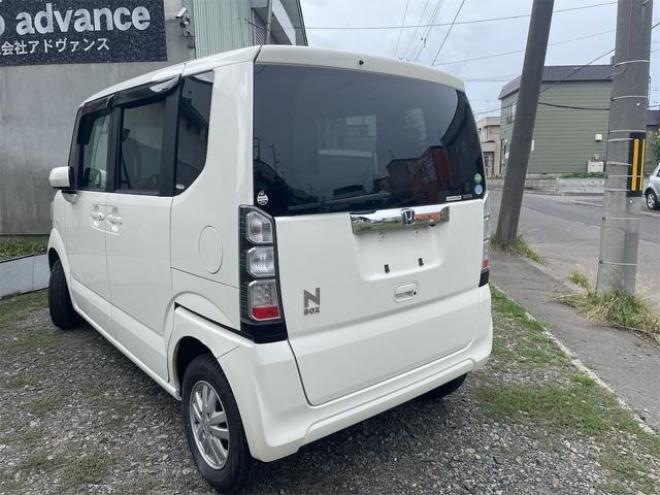 N-BOXＧ・Ｌパッケージ　４ＷＤ　ＥＴＣ　バックカメラ　両側スライド・片側電動　ナビ　ＴＶ　スマートキー　アイドリングストップ　ベンチシート　ＣＶＴ　盗難防止システム　ＡＢＳ　ＥＳＣ　アルミホイール　衝突安全ボディ　エアコン 4WD 660 5Dr