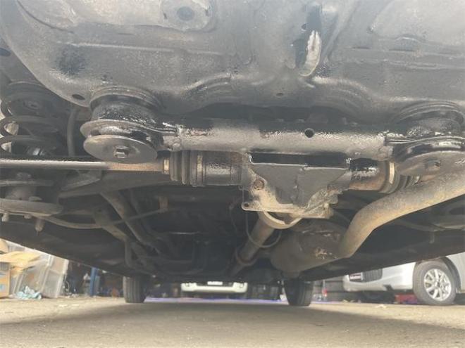 N-BOXＧ・Ｌパッケージ　４ＷＤ　ＥＴＣ　バックカメラ　両側スライド・片側電動　ナビ　ＴＶ　スマートキー　アイドリングストップ　ベンチシート　ＣＶＴ　盗難防止システム　ＡＢＳ　ＥＳＣ　アルミホイール　衝突安全ボディ　エアコン 4WD 660 5Dr