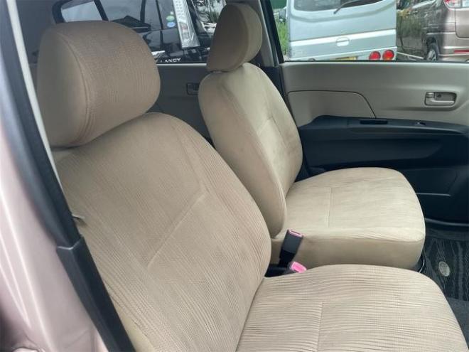 ミラＸ　４ＷＤ　キーレスエントリー　ＣＶＴ　盗難防止システム　ＡＢＳ　ＣＤ　アルミホイール　衝突安全ボディ　エアコン　パワーステアリング　パワーウィンドウ 4WD 660 5Dr