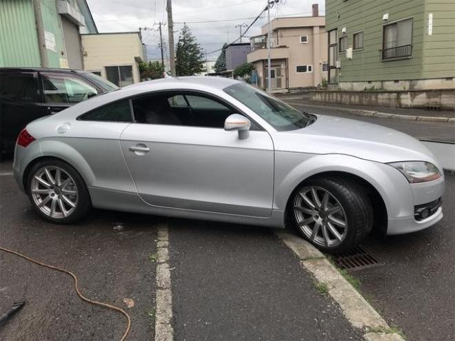 アウディＴＴクーペ ２．０ＴＦＳＩ　クワトロ　４ＷＤ　エンスタ　ＥＴＣ　ＴＶ　ＡＴ　オートライト　ＨＩＤ　キーレスエントリー　アルミホイール　パワーシート　盗難防止システム　ＡＢＳ　ＥＳＣ　ＣＤ　エアコン　パワーステアリング　パワーウィンドウ 4WD 2000 クーペDr
