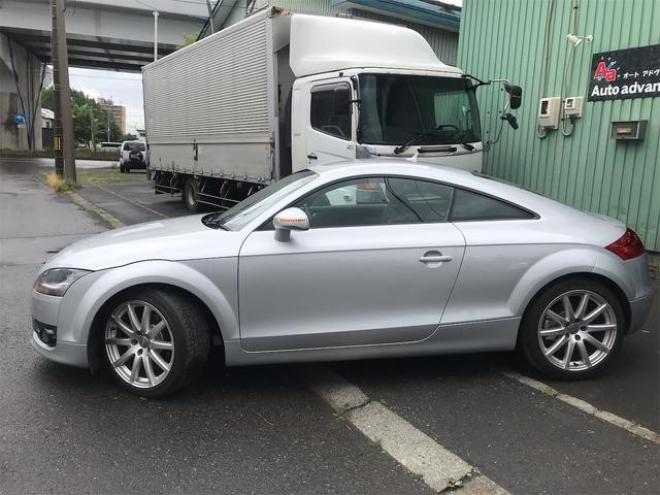 アウディＴＴクーペ ２．０ＴＦＳＩ　クワトロ　４ＷＤ　エンスタ　ＥＴＣ　ＴＶ　ＡＴ　オートライト　ＨＩＤ　キーレスエントリー　アルミホイール　パワーシート　盗難防止システム　ＡＢＳ　ＥＳＣ　ＣＤ　エアコン　パワーステアリング　パワーウィンドウ 4WD 2000 クーペDr