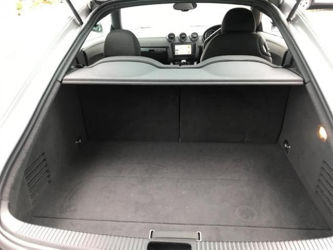 アウディＴＴクーペ ２．０ＴＦＳＩ　クワトロ　４ＷＤ　エンスタ　ＥＴＣ　ＴＶ　ＡＴ　オートライト　ＨＩＤ　キーレスエントリー　アルミホイール　パワーシート　盗難防止システム　ＡＢＳ　ＥＳＣ　ＣＤ　エアコン　パワーステアリング　パワーウィンドウ 4WD 2000 クーペDr
