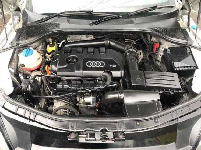 アウディＴＴクーペ ２．０ＴＦＳＩ　クワトロ　４ＷＤ　エンスタ　ＥＴＣ　ＴＶ　ＡＴ　オートライト　ＨＩＤ　キーレスエントリー　アルミホイール　パワーシート　盗難防止システム　ＡＢＳ　ＥＳＣ　ＣＤ　エアコン　パワーステアリング　パワーウィンドウ 4WD 2000 クーペDr