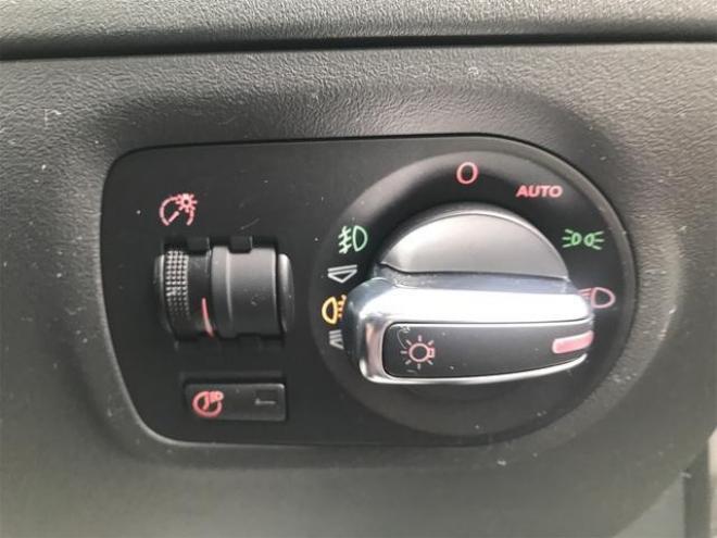 アウディＴＴクーペ ２．０ＴＦＳＩ　クワトロ　４ＷＤ　エンスタ　ＥＴＣ　ＴＶ　ＡＴ　オートライト　ＨＩＤ　キーレスエントリー　アルミホイール　パワーシート　盗難防止システム　ＡＢＳ　ＥＳＣ　ＣＤ　エアコン　パワーステアリング　パワーウィンドウ 4WD 2000 クーペDr