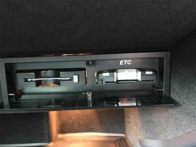 アウディＴＴクーペ ２．０ＴＦＳＩ　クワトロ　４ＷＤ　エンスタ　ＥＴＣ　ＴＶ　ＡＴ　オートライト　ＨＩＤ　キーレスエントリー　アルミホイール　パワーシート　盗難防止システム　ＡＢＳ　ＥＳＣ　ＣＤ　エアコン　パワーステアリング　パワーウィンドウ 4WD 2000 クーペDr
