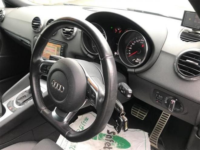 アウディＴＴクーペ ２．０ＴＦＳＩ　クワトロ　４ＷＤ　エンスタ　ＥＴＣ　ＴＶ　ＡＴ　オートライト　ＨＩＤ　キーレスエントリー　アルミホイール　パワーシート　盗難防止システム　ＡＢＳ　ＥＳＣ　ＣＤ　エアコン　パワーステアリング　パワーウィンドウ 4WD 2000 クーペDr