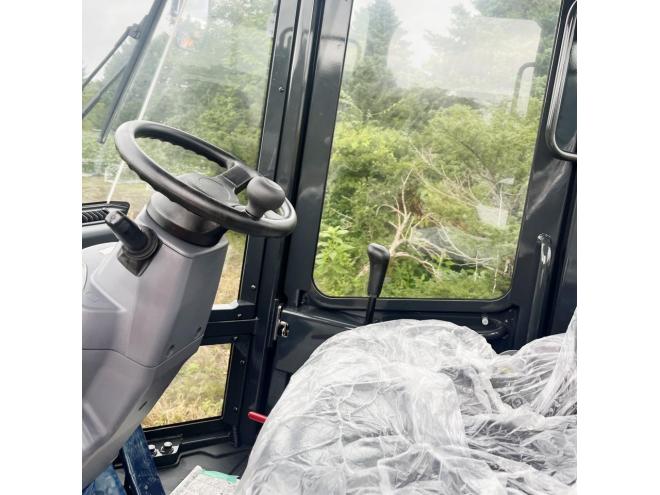 ホイールローダ2023年製　KOMATSU WA30-6E0　超低アワー（5.6） 4WD