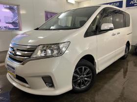 セレナ　ハイウェイスター　Ｖセレクション　本州仕入　寒冷地仕様　禁煙車　ＷＡＫＯＳバリアスコーティング済　純正１６インチＡＷ　社外１５ＡＷ＋スタッドレスタイヤ付　両側パワースライドドア　純正ナビ（フルセグ地デジ　ＤＶＤ再生　Ｂｌｕｅｔｏｏｔｈオーディオ）＋バックカメラ　クルーズコントロール　アイドリングストップ　横滑り防止装置　ＨＩＤ　ＥＴＣ 　タイミングチェーン 4WD 2000 5Dr