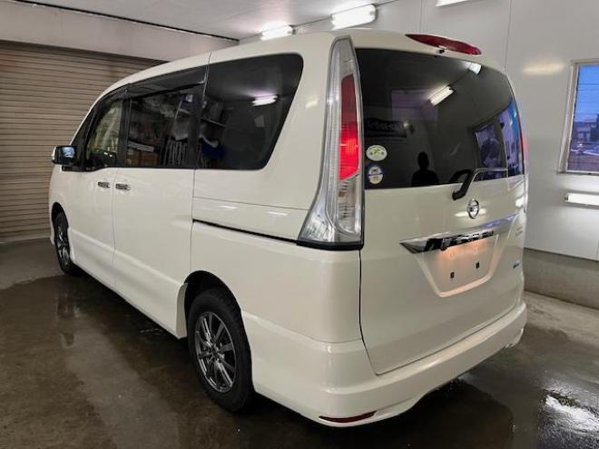 セレナハイウェイスター　Ｖセレクション　本州仕入　寒冷地仕様　禁煙車　ＷＡＫＯＳバリアスコーティング済　純正１６インチＡＷ　社外１５ＡＷ＋スタッドレスタイヤ付　両側パワースライドドア　純正ナビ（フルセグ地デジ　ＤＶＤ再生　Ｂｌｕｅｔｏｏｔｈオーディオ）＋バックカメラ　クルーズコントロール　アイドリングストップ　横滑り防止装置　ＨＩＤ　ＥＴＣ 　タイミングチェーン 4WD 2000 5Dr