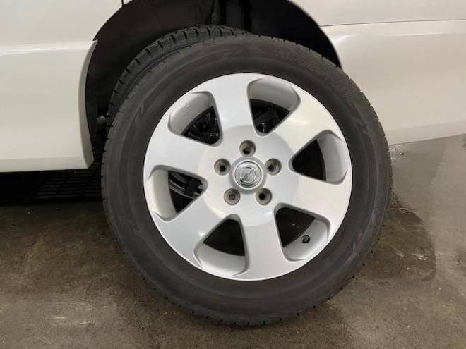 セレナハイウェイスター　Ｖセレクション　本州仕入　寒冷地仕様　禁煙車　ＷＡＫＯＳバリアスコーティング済　純正１６インチＡＷ　社外１５ＡＷ＋スタッドレスタイヤ付　両側パワースライドドア　純正ナビ（フルセグ地デジ　ＤＶＤ再生　Ｂｌｕｅｔｏｏｔｈオーディオ）＋バックカメラ　クルーズコントロール　アイドリングストップ　横滑り防止装置　ＨＩＤ　ＥＴＣ 　タイミングチェーン 4WD 2000 5Dr