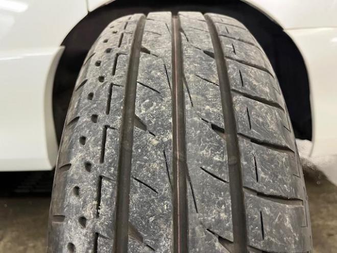 セレナハイウェイスター　Ｖセレクション　本州仕入　寒冷地仕様　禁煙車　ＷＡＫＯＳバリアスコーティング済　純正１６インチＡＷ　社外１５ＡＷ＋スタッドレスタイヤ付　両側パワースライドドア　純正ナビ（フルセグ地デジ　ＤＶＤ再生　Ｂｌｕｅｔｏｏｔｈオーディオ）＋バックカメラ　クルーズコントロール　アイドリングストップ　横滑り防止装置　ＨＩＤ　ＥＴＣ 　タイミングチェーン 4WD 2000 5Dr