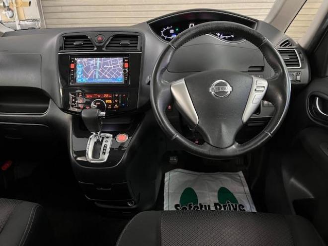 セレナハイウェイスター　Ｖセレクション　本州仕入　寒冷地仕様　禁煙車　ＷＡＫＯＳバリアスコーティング済　純正１６インチＡＷ　社外１５ＡＷ＋スタッドレスタイヤ付　両側パワースライドドア　純正ナビ（フルセグ地デジ　ＤＶＤ再生　Ｂｌｕｅｔｏｏｔｈオーディオ）＋バックカメラ　クルーズコントロール　アイドリングストップ　横滑り防止装置　ＨＩＤ　ＥＴＣ 　タイミングチェーン 4WD 2000 5Dr