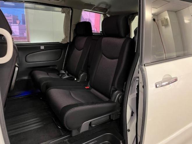 セレナハイウェイスター　Ｖセレクション　本州仕入　寒冷地仕様　禁煙車　ＷＡＫＯＳバリアスコーティング済　純正１６インチＡＷ　社外１５ＡＷ＋スタッドレスタイヤ付　両側パワースライドドア　純正ナビ（フルセグ地デジ　ＤＶＤ再生　Ｂｌｕｅｔｏｏｔｈオーディオ）＋バックカメラ　クルーズコントロール　アイドリングストップ　横滑り防止装置　ＨＩＤ　ＥＴＣ 　タイミングチェーン 4WD 2000 5Dr