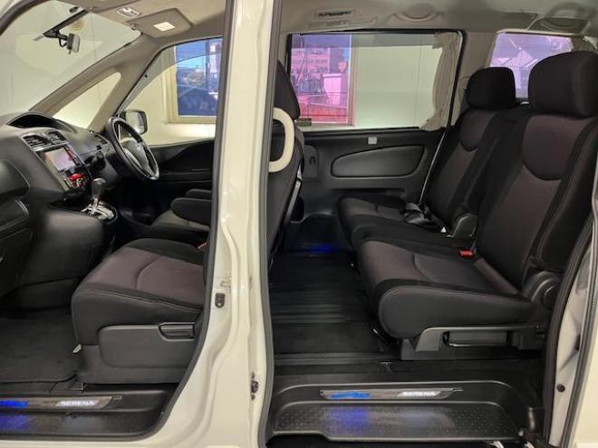 セレナハイウェイスター　Ｖセレクション　本州仕入　寒冷地仕様　禁煙車　ＷＡＫＯＳバリアスコーティング済　純正１６インチＡＷ　社外１５ＡＷ＋スタッドレスタイヤ付　両側パワースライドドア　純正ナビ（フルセグ地デジ　ＤＶＤ再生　Ｂｌｕｅｔｏｏｔｈオーディオ）＋バックカメラ　クルーズコントロール　アイドリングストップ　横滑り防止装置　ＨＩＤ　ＥＴＣ 　タイミングチェーン 4WD 2000 5Dr