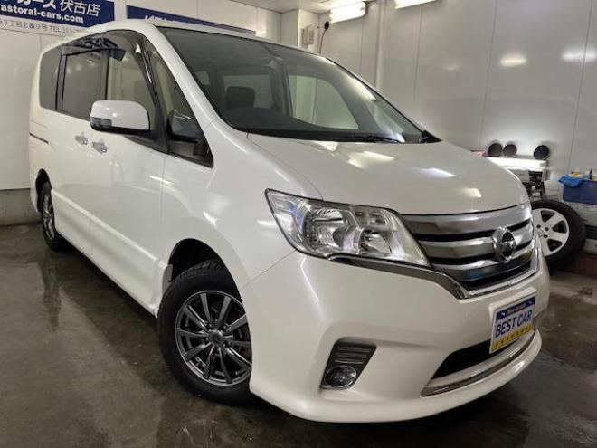 セレナハイウェイスター　Ｖセレクション　本州仕入　寒冷地仕様　禁煙車　ＷＡＫＯＳバリアスコーティング済　純正１６インチＡＷ　社外１５ＡＷ＋スタッドレスタイヤ付　両側パワースライドドア　純正ナビ（フルセグ地デジ　ＤＶＤ再生　Ｂｌｕｅｔｏｏｔｈオーディオ）＋バックカメラ　クルーズコントロール　アイドリングストップ　横滑り防止装置　ＨＩＤ　ＥＴＣ 　タイミングチェーン 4WD 2000 5Dr