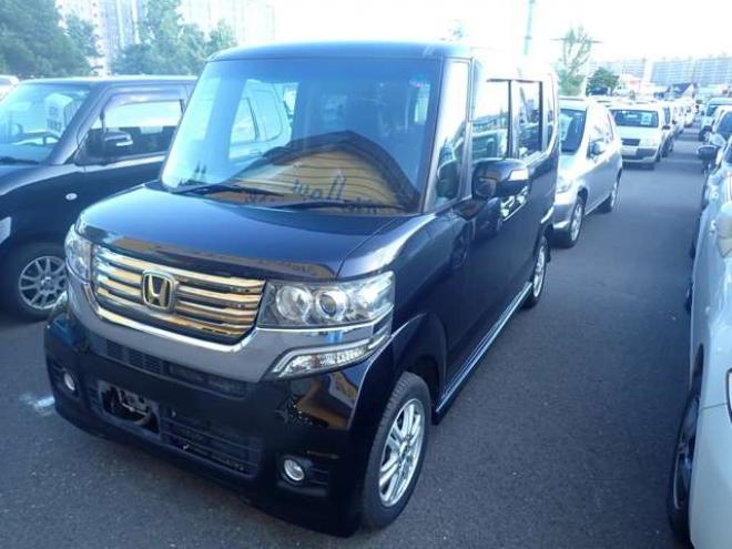 N-BOXカスタムG Lパッケージ 4WD　検9/9パワースライドドア夏冬タイヤアルミ付 660