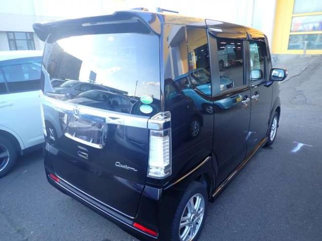 N-BOXカスタムG Lパッケージ 4WD　検9/9パワースライドドア夏冬タイヤアルミ付 660