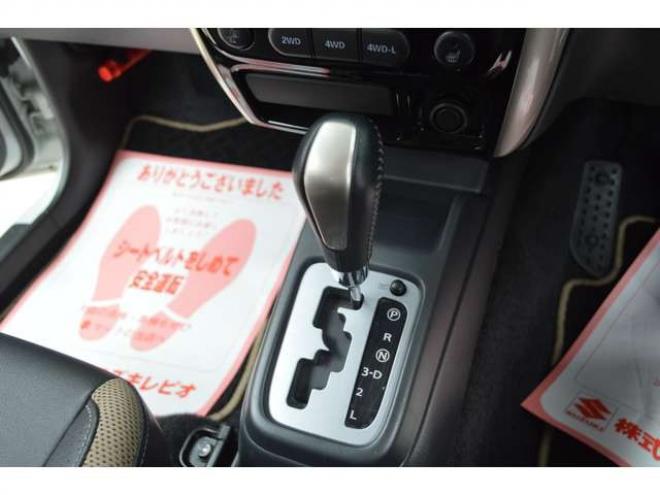ジムニーランドベンチャー 4WD　ワンオーナー特別仕様車4WDターボCDハーフレザーシートヒーターETCドライブレコーダー 660