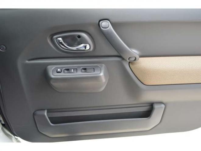 ジムニーランドベンチャー 4WD　ワンオーナー特別仕様車4WDターボCDハーフレザーシートヒーターETCドライブレコーダー 660