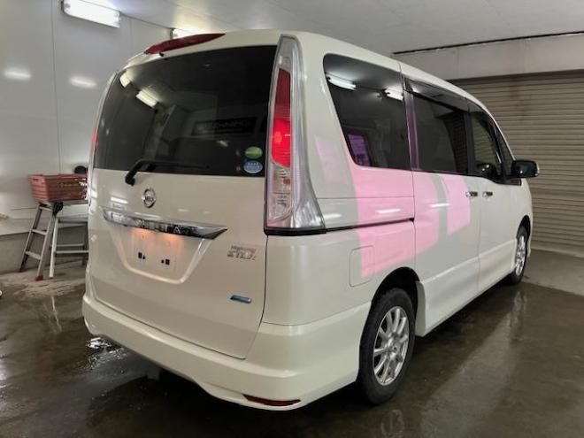 セレナハイウェイスター　Ｖセレクション　本州仕入　禁煙車　ＷＡＫＯＳバリアスコーティング済　社外１５インチＡＷ　社外１５ＡＷ＋スタッドレスタイヤ付　両側パワースライドドア　純正ナビ（フルセグ地デジ　ＤＶＤ再生　Ｂｌｕｅｔｏｏｔｈオーディオ）＋バックカメラ　アイドリングストップ　横滑り防止装置　ＨＩＤ　ＥＴＣ 　タイミングチェーン 4WD 2000 5Dr