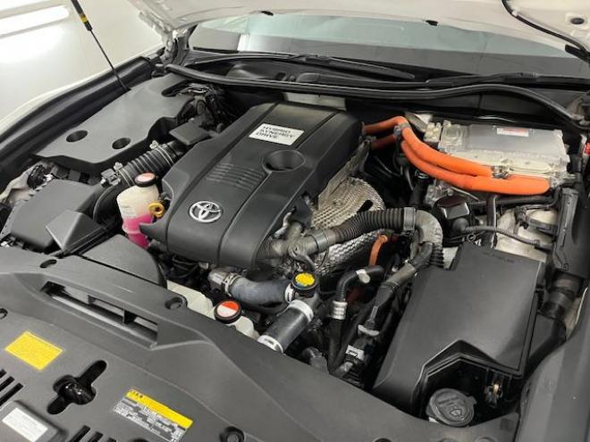 クラウンハイブリッドアスリートＳ　ブラックスタイル　Ｆｏｕｒ　本州仕入　寒冷地仕様　禁煙車　プリクラッシュセーフティ　レーダークルーズコントロール　純正ブラックレザーシート　純正１８インチスパッタリングＡＷ　社外１７ＡＷ＋スタッドレスタイヤ付　純正ナビ（フルセグ地デジ　ＤＶＤ再生　Ｂｌｕｅｔｏｏｔｈ対応）＋バックカメラ　全方位カメラ　リア３面フィルム施工済　ステアリングヒーター　ミラーヒーター　シートヒーター＆クーラー　両席パワーシート　純正ＨＩＤヘッドライト　横滑り防止装置　前後ソナー　ＥＴＣ 4WD 2500 4Dr