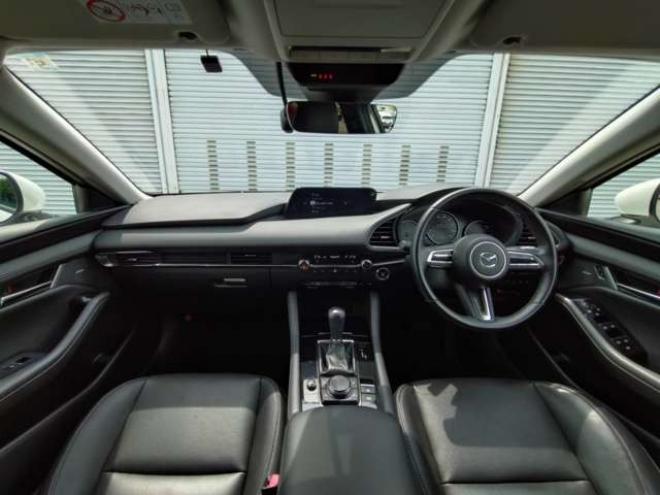 MAZDA3セダン　1.8 XD Lパッケージ ディーゼルターボ 4WD　本革/コネクティッドカー/BOSEサウンド/全方位カメラ/パーキングセンサー/8.8インチモニター/ETC/メモリー電動シート/シートヒーター/18AW 1800