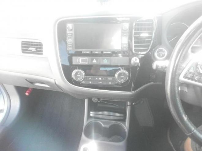 アウトランダーPHEVPHEV Gプレミアムパッケージ　４WD 2000 5Dr