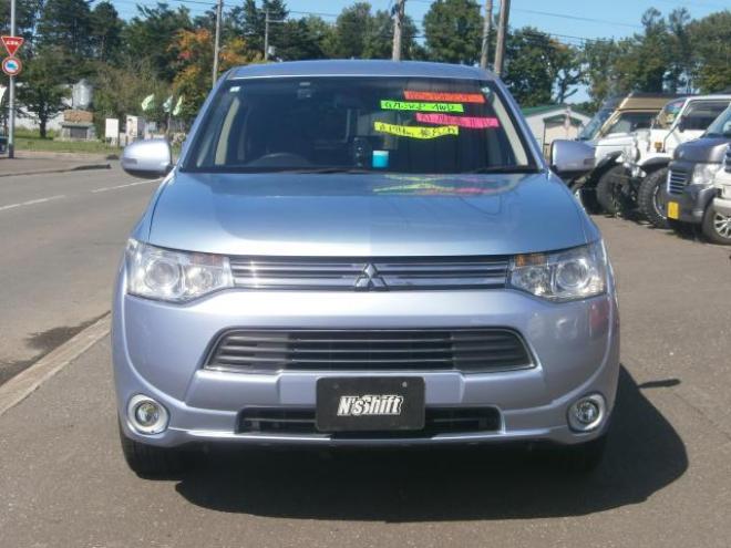 アウトランダーPHEVPHEV Gプレミアムパッケージ　４WD 2000 5Dr