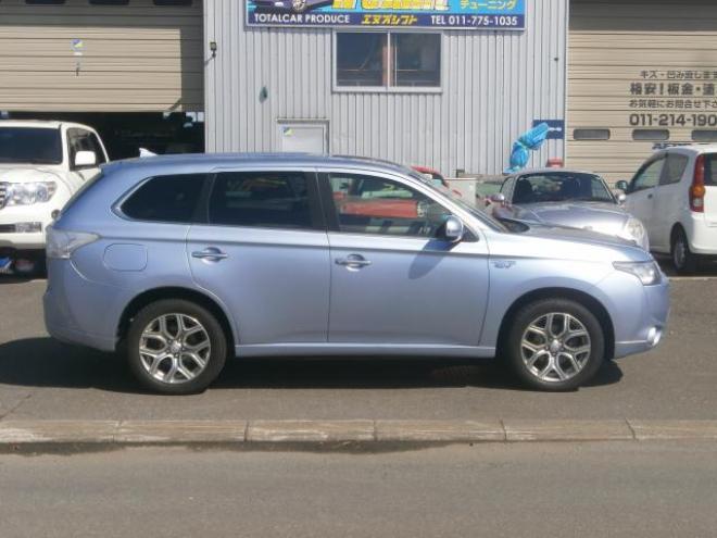 アウトランダーPHEVPHEV Gプレミアムパッケージ　４WD 2000 5Dr