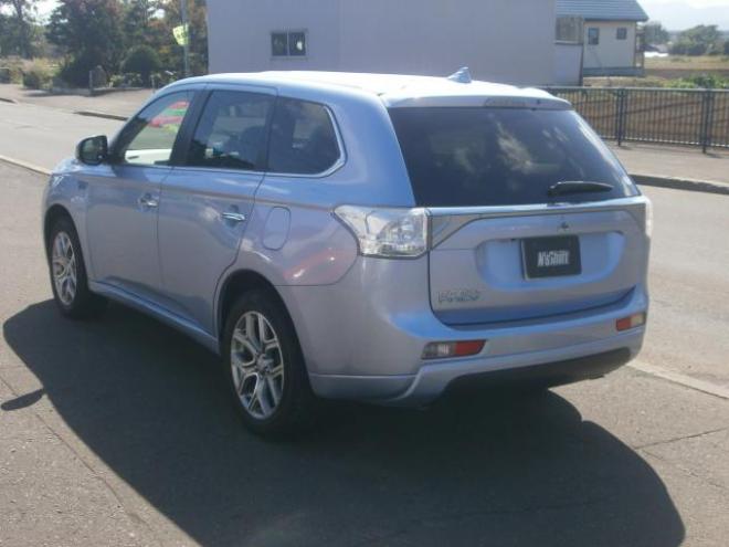 アウトランダーPHEVPHEV Gプレミアムパッケージ　４WD 2000 5Dr