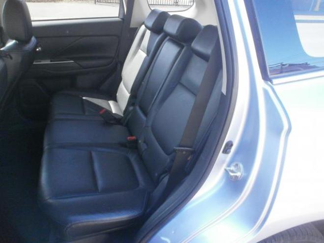 アウトランダーPHEVPHEV Gプレミアムパッケージ　４WD 2000 5Dr