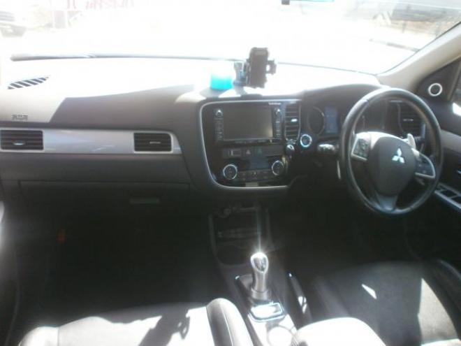 アウトランダーPHEVPHEV Gプレミアムパッケージ　４WD 2000 5Dr