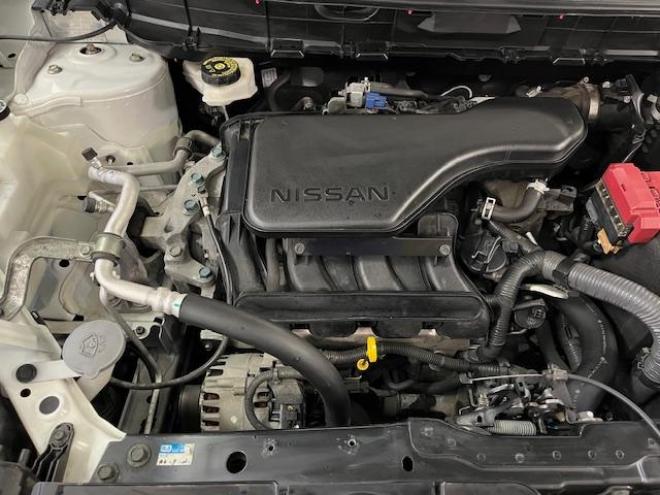 エクストレイル２０Ｘ　ブラックエクストリーマエマージェンシーＰＫＧ　本州仕入　禁煙車　ＷＡＫＯＳバリアスコーティング済　純正１７インチブラックＡＷ　社外１７ＡＷ＋スタッドレスタイヤ付　純正ナビ（フルセグ地デジ　ＤＶＤ再生　Ｂｌｕｅｔｏｏｔｈ）　ヒルディセントコントロール　ＬＥＤヘッドライト　純正ルーフレール　両席シートヒーター　インテリジェントキー　横滑り防止装置　タイミングチェーン車　ＥＴＣ 4WD 2000 5Dr