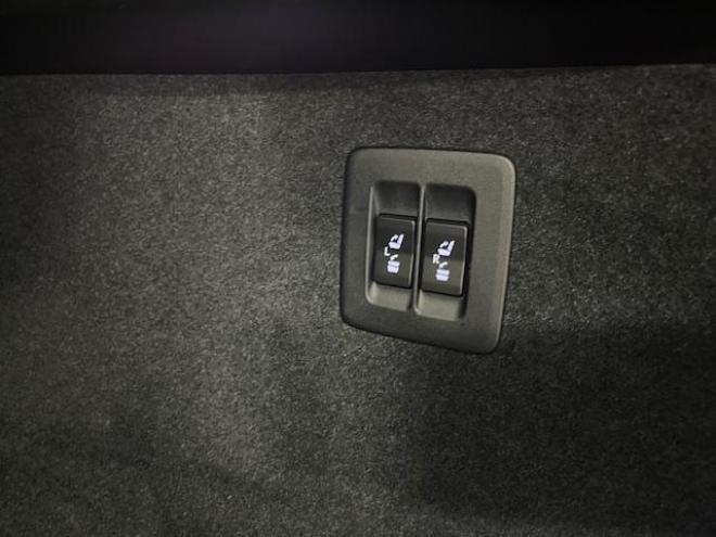 レクサスＲＸ４５０ｈ　Ｆスポーツ　本州仕入　レクサスセーフティセンス　寒冷地仕様　禁煙車　純正２０インチＡＷ　社外１８ＡＷ＋スタッドレスタイヤ付　　電動パノラマルーフ　純正ブラックレザーシート　純正ナビ（フルセグ地デジ　ＤＶＤ再生　Ｂｌｕｅｔｏｏｔｈ対応）＋バックカメラ＋全方位カメラ　パワーバックドア　プリクラッシュセーフティ　レーダークルーズコントロール　シートヒーター＆クーラー　純正ドラレコ　カードキー　ステアリングヒーター　両席パワーシート　ＥＴＣ 4WD 3500 5Dr