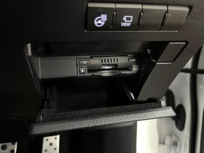 レクサスＲＸ４５０ｈ　Ｆスポーツ　本州仕入　レクサスセーフティセンス　寒冷地仕様　禁煙車　純正２０インチＡＷ　社外１８ＡＷ＋スタッドレスタイヤ付　　電動パノラマルーフ　純正ブラックレザーシート　純正ナビ（フルセグ地デジ　ＤＶＤ再生　Ｂｌｕｅｔｏｏｔｈ対応）＋バックカメラ＋全方位カメラ　パワーバックドア　プリクラッシュセーフティ　レーダークルーズコントロール　シートヒーター＆クーラー　純正ドラレコ　カードキー　ステアリングヒーター　両席パワーシート　ＥＴＣ 4WD 3500 5Dr