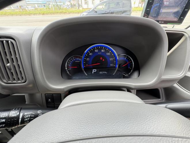 NV100クリッパーNV100クリッハ゜ー 4WD GX TURBO  high roof本州仕入　TURBO　寒冷地仕様　ブレーキアシスト　VSC　デスプレイオーディオ　ルーフキャリア　フォグランプ　アルミホイル　キーレス　ETC レザー調シートカバー　エンジンオイル交換　ATF交換　 4WD 660 ５Dr