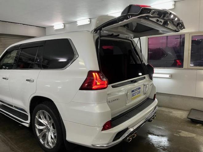 レクサスＬＸ５７０　本州仕入　レクサスセーフティセンス　寒冷地仕様　禁煙車　ＷＡＬＤ２２インチＡＷ　社外１８ＡＷ＋スタッドレスタイヤ付　モデリスタスポイラー　電動サンルーフ　純正レザーシート　純正ナビ（フルセグ地デジ　ＤＶＤ再生　Ｂｌｕｅｔｏｏｔｈ対応）＋バックカメラ＋全方位カメラ　マークレビンソン　リアエンターテイメント・リアツインモニター　パワーバックドア　レーダークルーズコントロール　シートヒーター＆クーラー　前後ドラレコ　クールボックス　ヘッドアップディスプレイ 4WD 5700 5Dr
